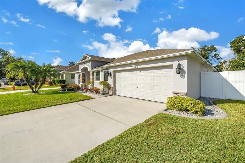 Active With Contract: $400,000 (4 beds, 2 baths, 1714 Square Feet)