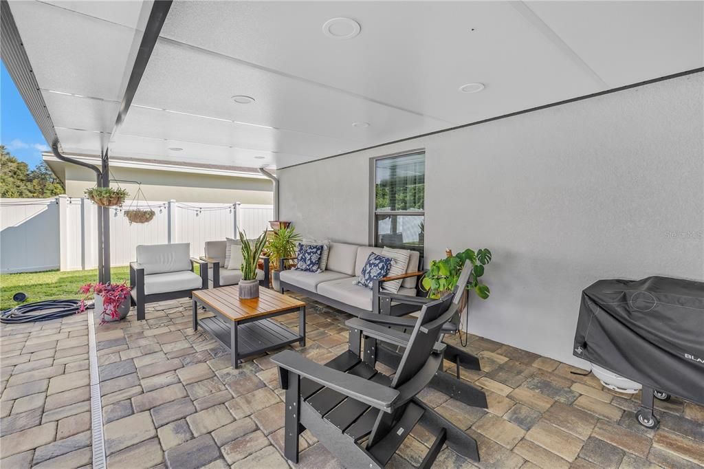 Active With Contract: $400,000 (4 beds, 2 baths, 1714 Square Feet)