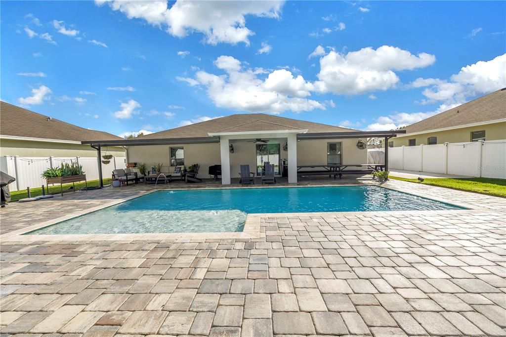 Active With Contract: $400,000 (4 beds, 2 baths, 1714 Square Feet)