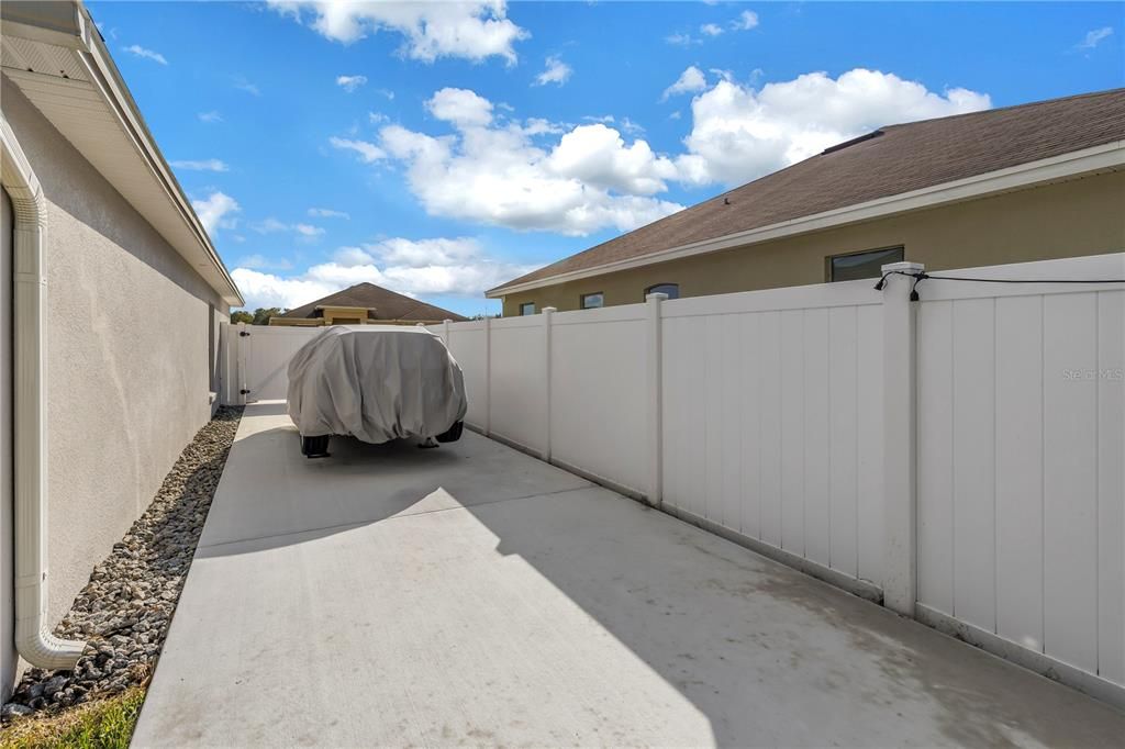 Active With Contract: $400,000 (4 beds, 2 baths, 1714 Square Feet)