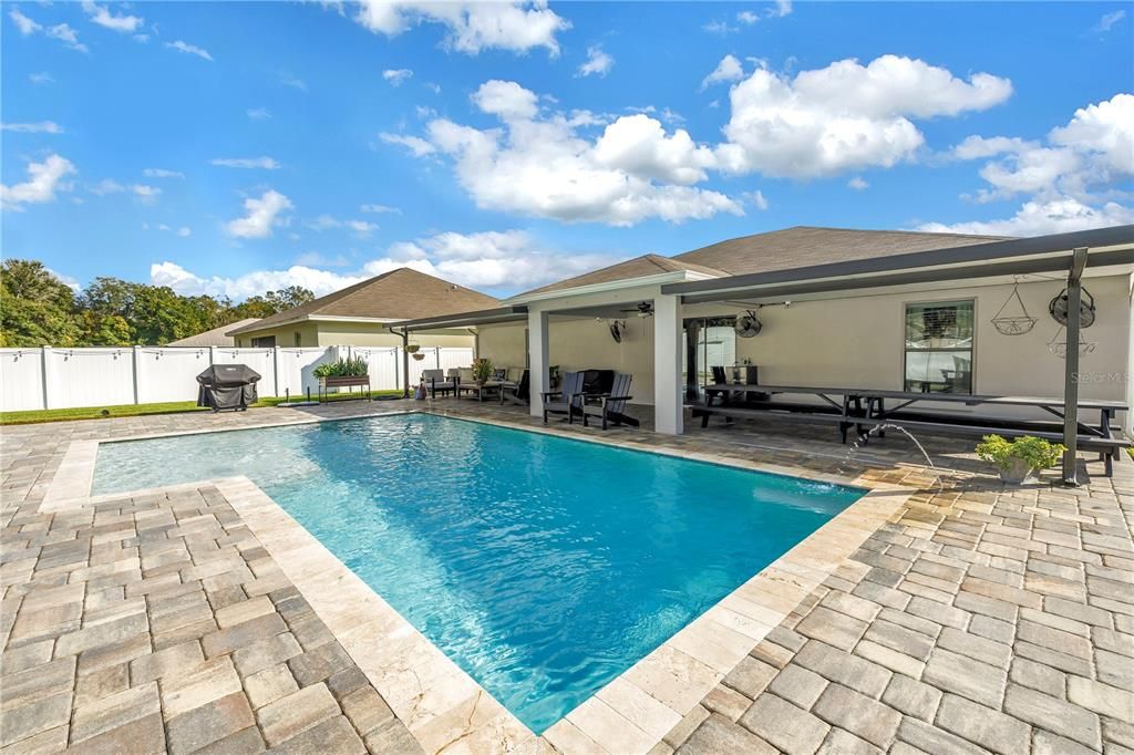 Active With Contract: $400,000 (4 beds, 2 baths, 1714 Square Feet)