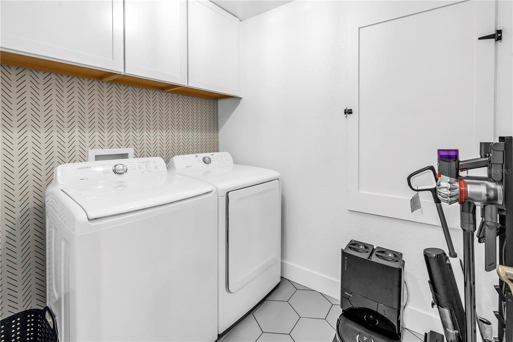 Active With Contract: $400,000 (4 beds, 2 baths, 1714 Square Feet)