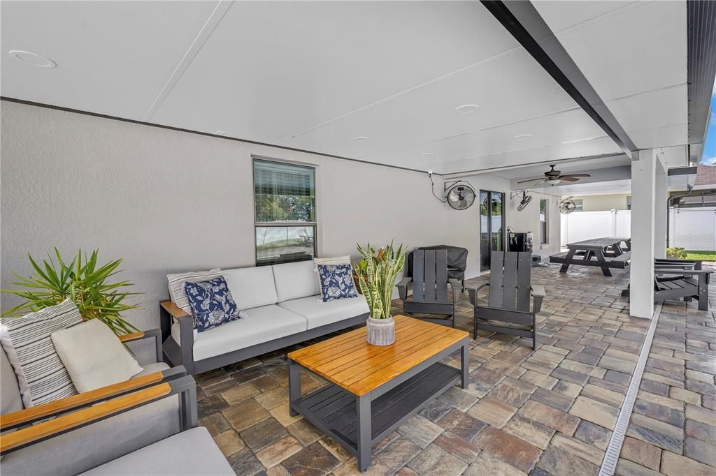 Active With Contract: $400,000 (4 beds, 2 baths, 1714 Square Feet)