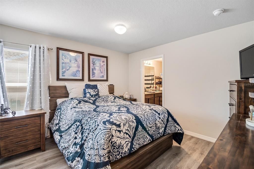 For Sale: $435,000 (4 beds, 0 baths, 1954 Square Feet)