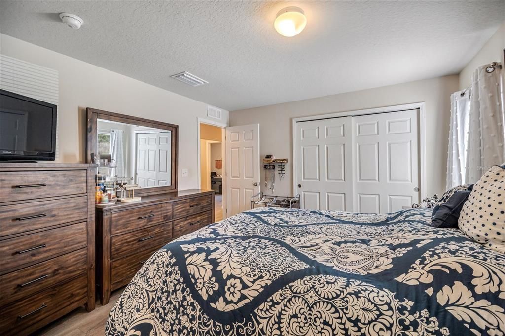 For Sale: $435,000 (4 beds, 0 baths, 1954 Square Feet)