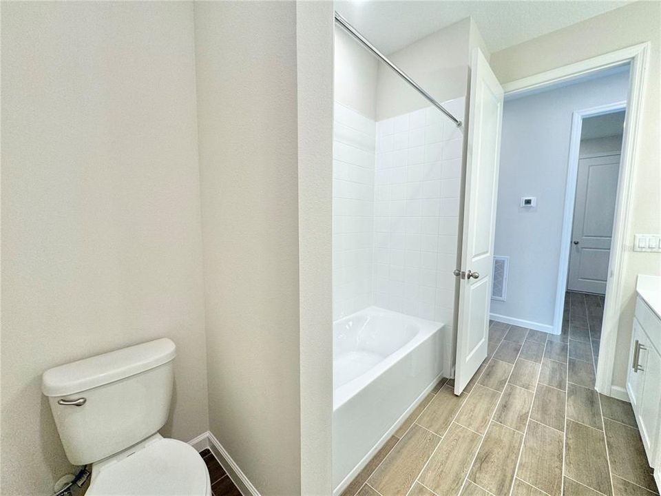 В аренду: $2,200 (4 спален, 2 ванн, 1909 Квадратных фут)