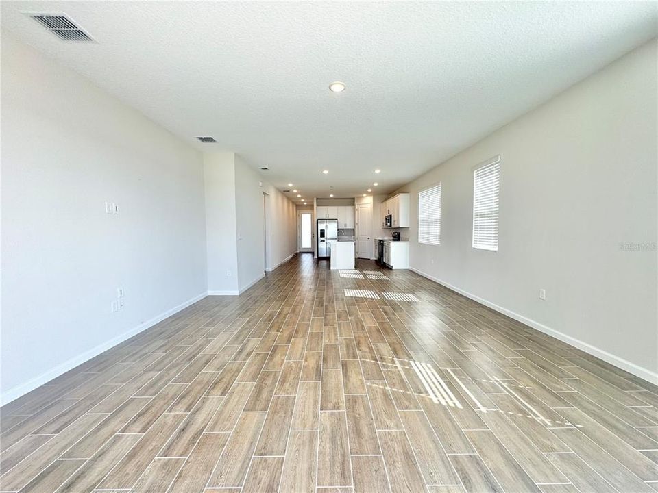 В аренду: $2,200 (4 спален, 2 ванн, 1909 Квадратных фут)