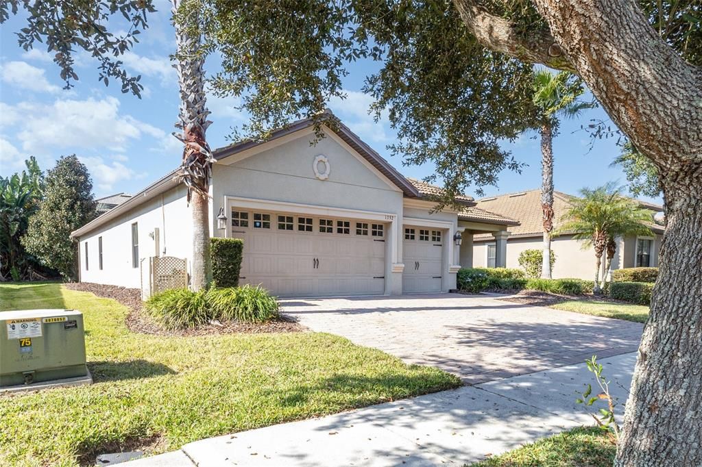 En Venta: $439,900 (4 camas, 3 baños, 2381 Pies cuadrados)