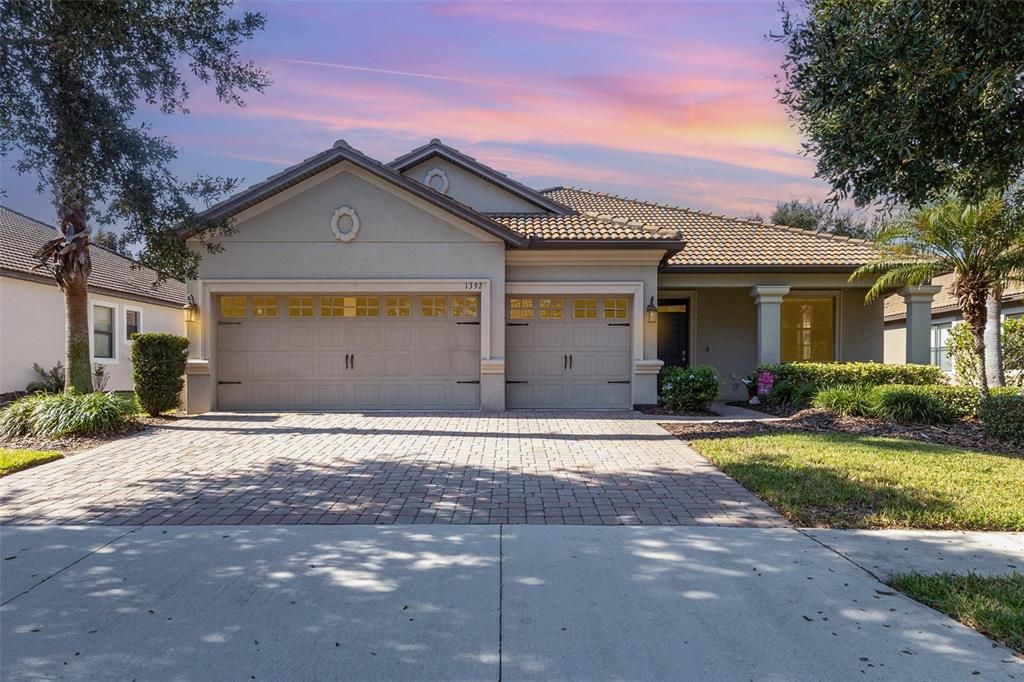 En Venta: $439,900 (4 camas, 3 baños, 2381 Pies cuadrados)