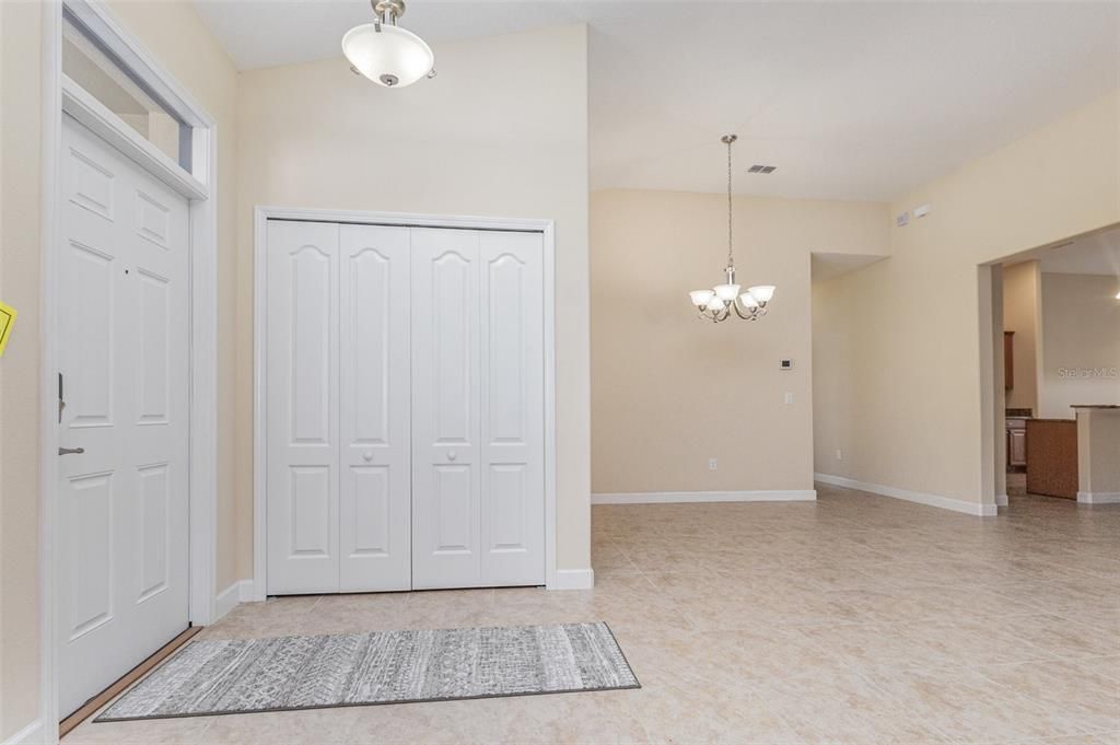 En Venta: $439,900 (4 camas, 3 baños, 2381 Pies cuadrados)