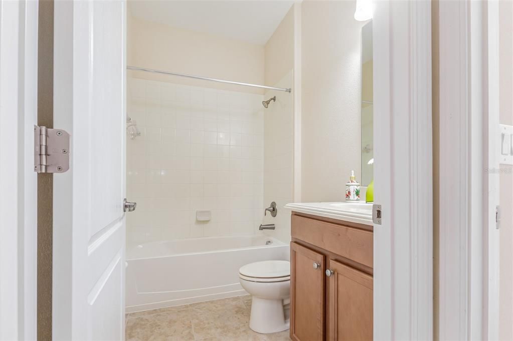 En Venta: $439,900 (4 camas, 3 baños, 2381 Pies cuadrados)