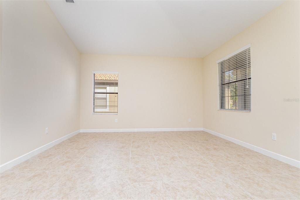 En Venta: $439,900 (4 camas, 3 baños, 2381 Pies cuadrados)