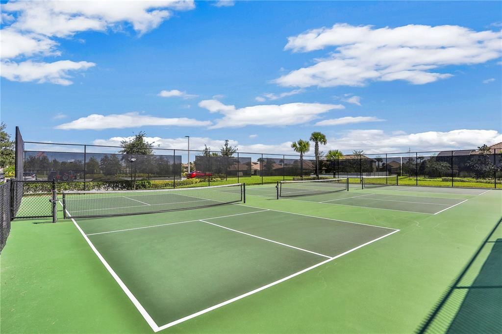 En Venta: $439,900 (4 camas, 3 baños, 2381 Pies cuadrados)