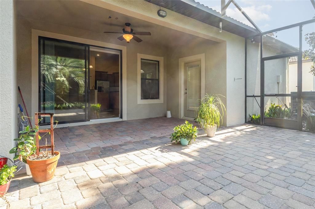 En Venta: $439,900 (4 camas, 3 baños, 2381 Pies cuadrados)