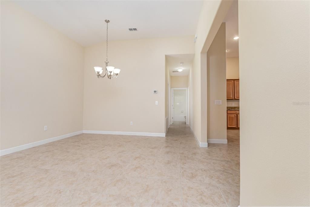 En Venta: $439,900 (4 camas, 3 baños, 2381 Pies cuadrados)