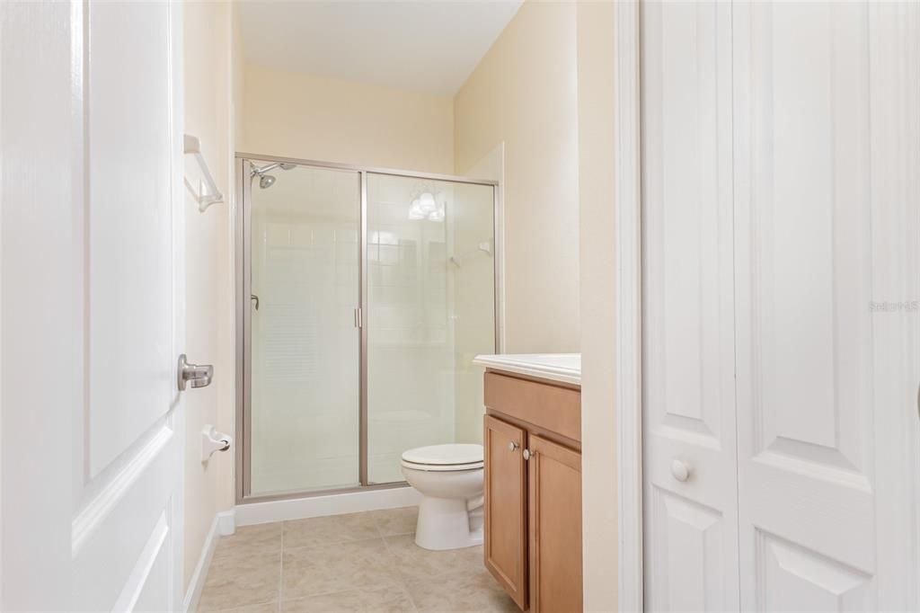 En Venta: $439,900 (4 camas, 3 baños, 2381 Pies cuadrados)