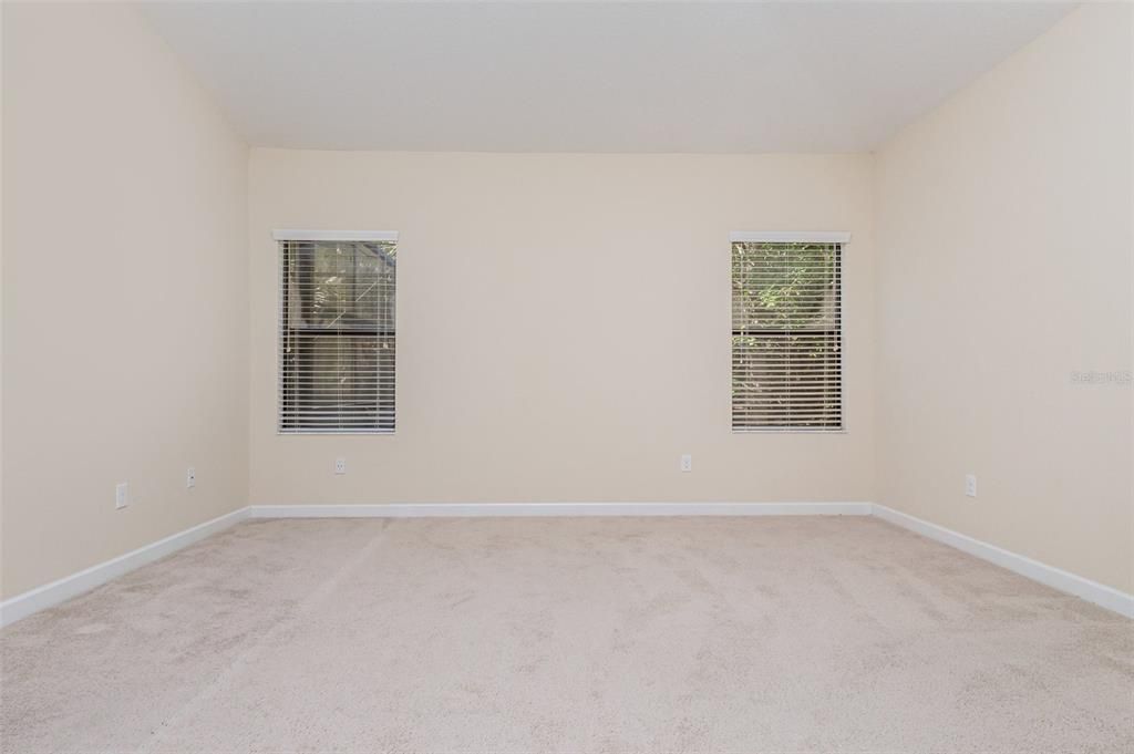 En Venta: $439,900 (4 camas, 3 baños, 2381 Pies cuadrados)