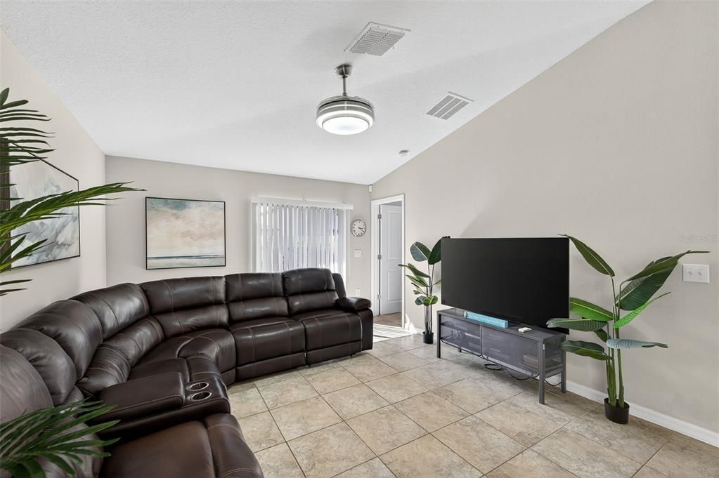 For Sale: $285,000 (3 beds, 2 baths, 1451 Square Feet)