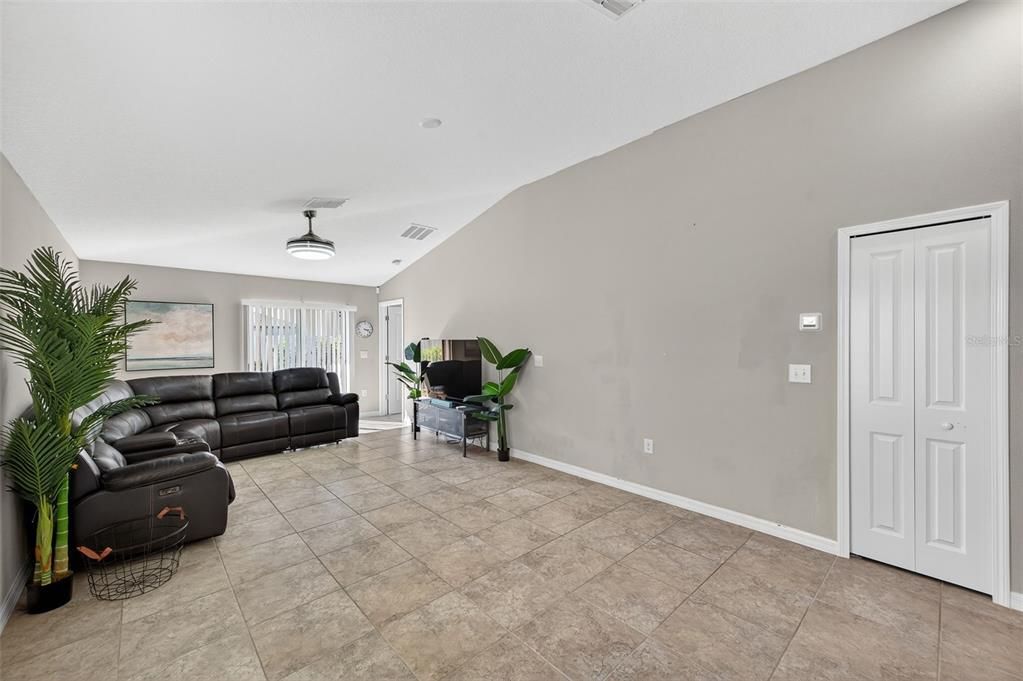 For Sale: $285,000 (3 beds, 2 baths, 1451 Square Feet)