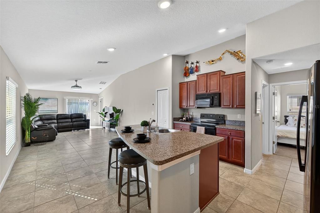 For Sale: $285,000 (3 beds, 2 baths, 1451 Square Feet)