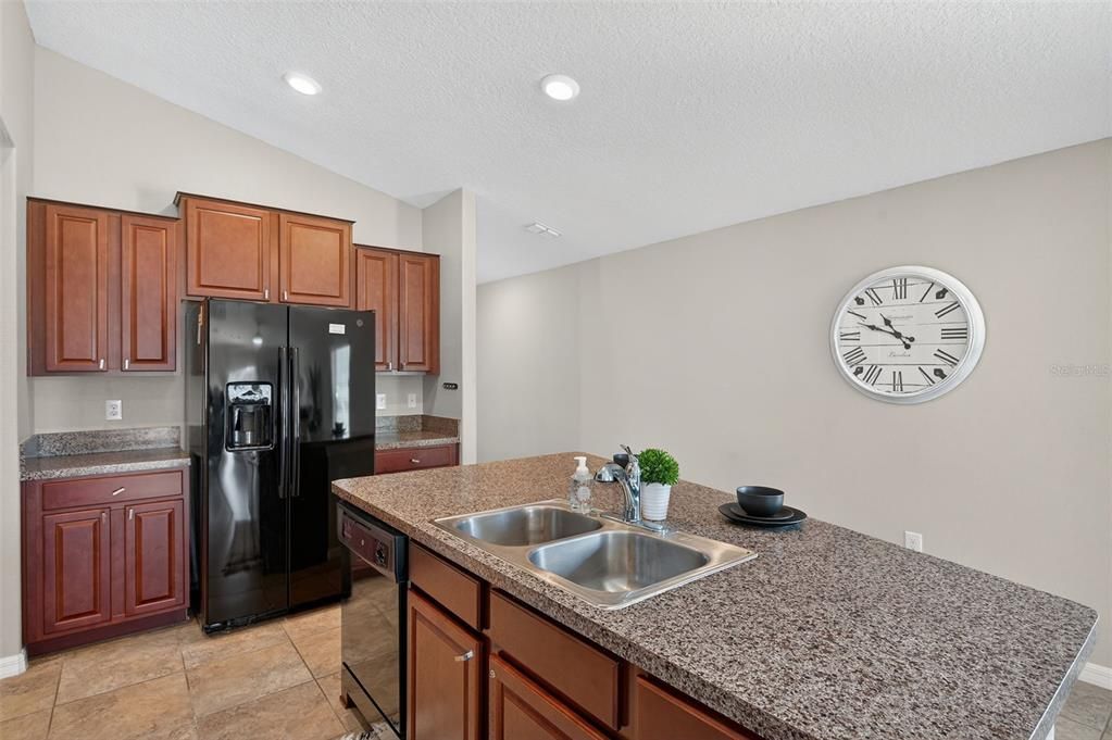 For Sale: $285,000 (3 beds, 2 baths, 1451 Square Feet)