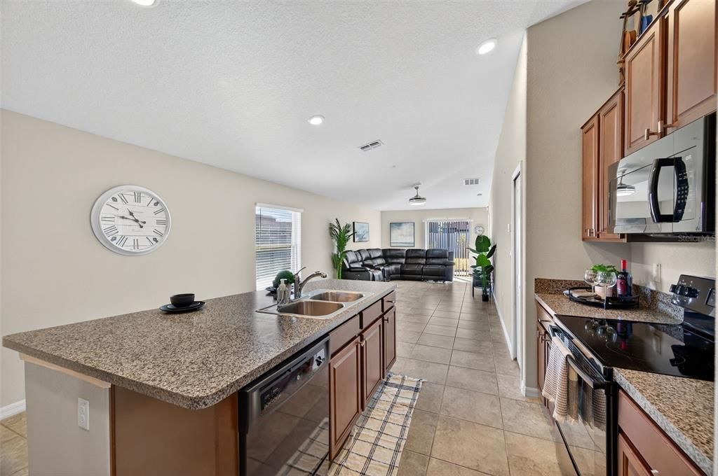 For Sale: $285,000 (3 beds, 2 baths, 1451 Square Feet)