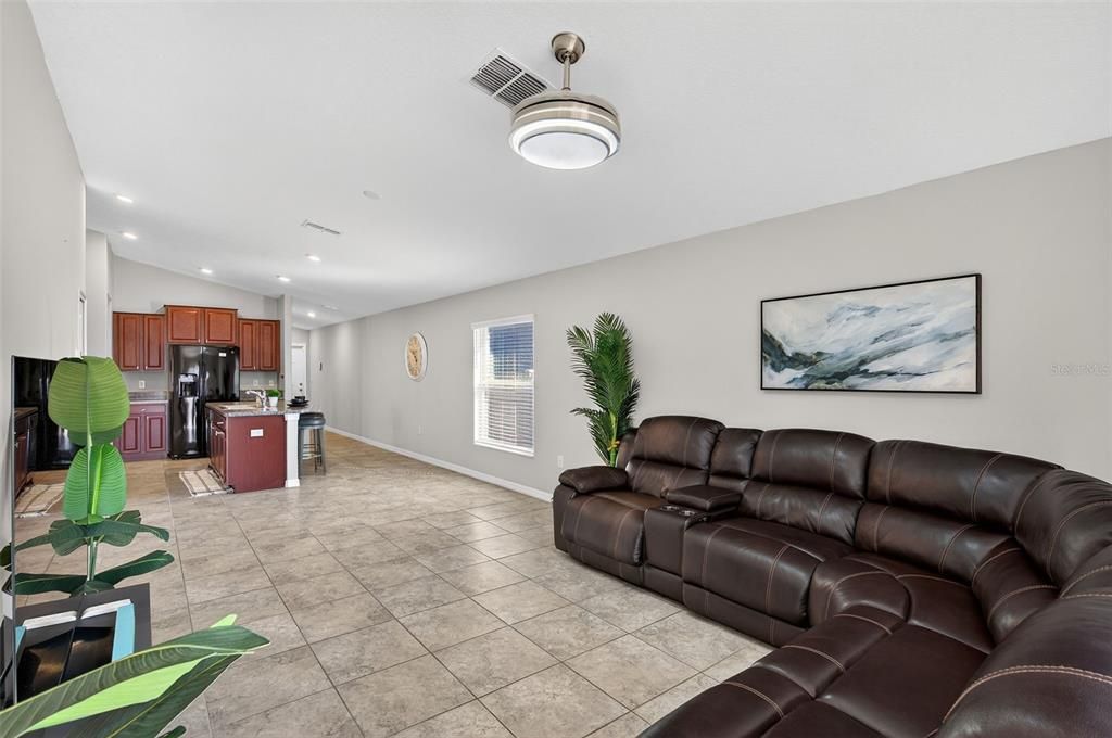 For Sale: $285,000 (3 beds, 2 baths, 1451 Square Feet)