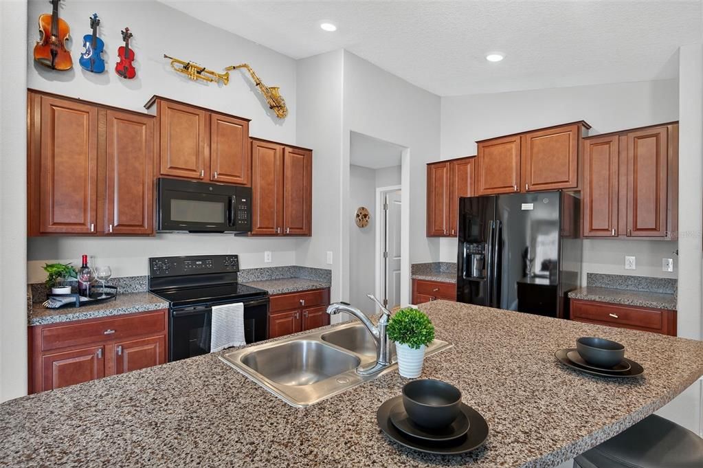 For Sale: $285,000 (3 beds, 2 baths, 1451 Square Feet)