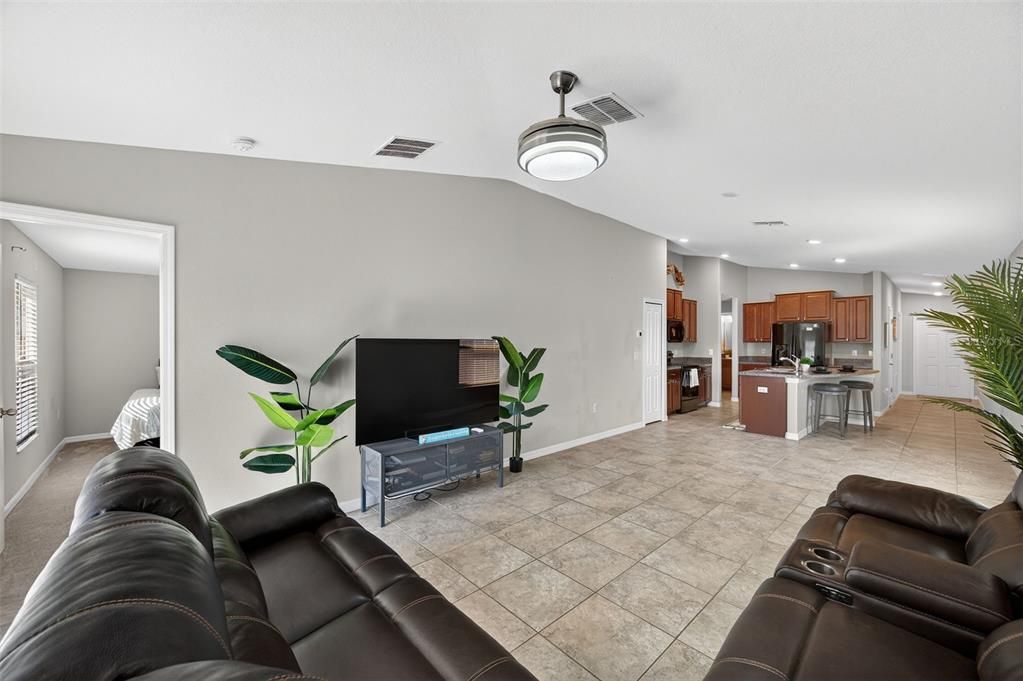 For Sale: $285,000 (3 beds, 2 baths, 1451 Square Feet)