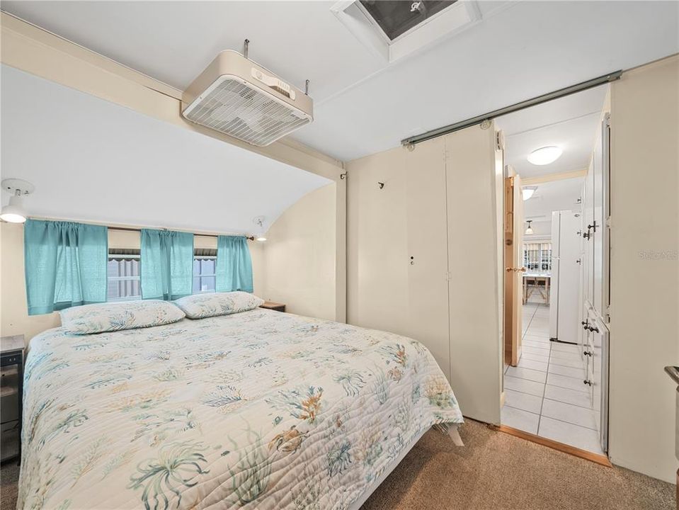 待售: $95,000 (1 贝兹, 1 浴室, 643 平方英尺)