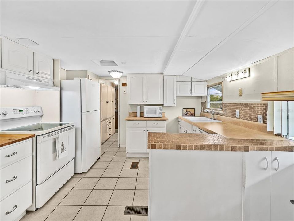 待售: $95,000 (1 贝兹, 1 浴室, 643 平方英尺)