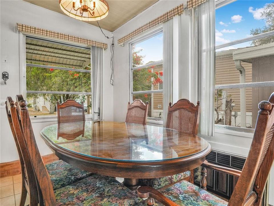 待售: $95,000 (1 贝兹, 1 浴室, 643 平方英尺)