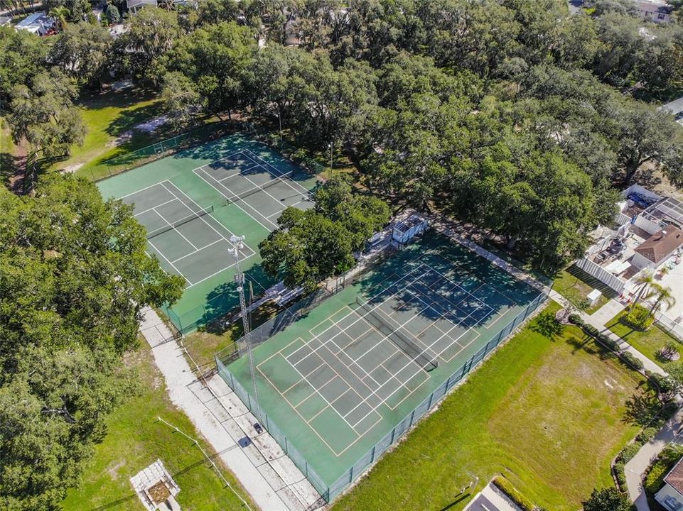 待售: $95,000 (1 贝兹, 1 浴室, 643 平方英尺)