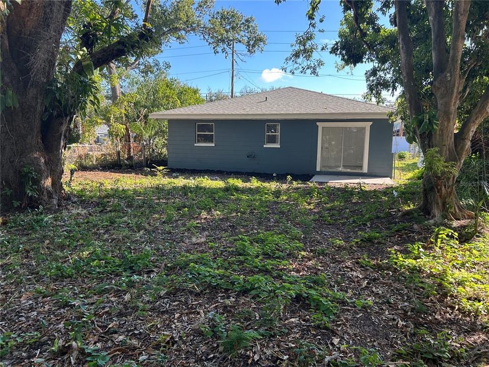 For Sale: $330,000 (2 beds, 1 baths, 979 Square Feet)