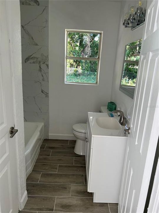 For Sale: $330,000 (2 beds, 1 baths, 979 Square Feet)