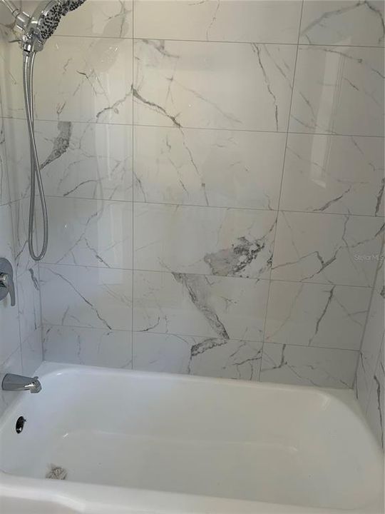 For Sale: $330,000 (2 beds, 1 baths, 979 Square Feet)