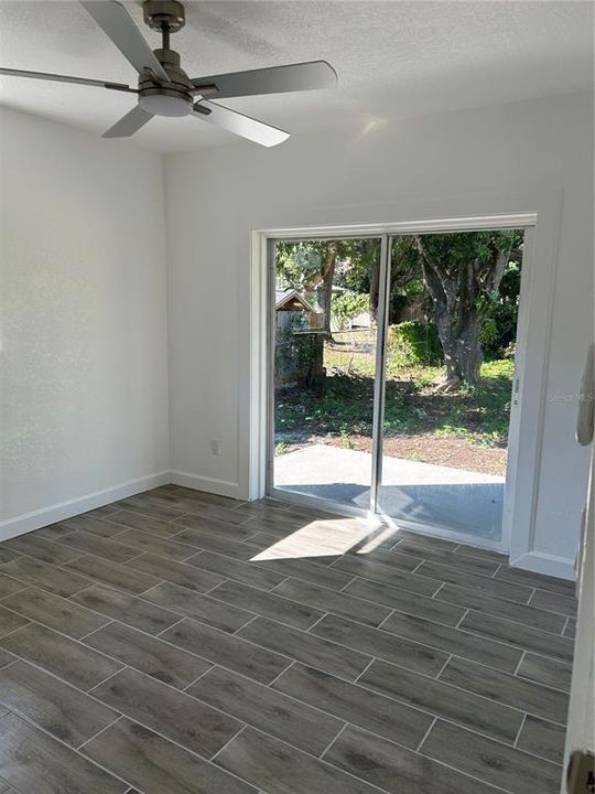 For Sale: $330,000 (2 beds, 1 baths, 979 Square Feet)