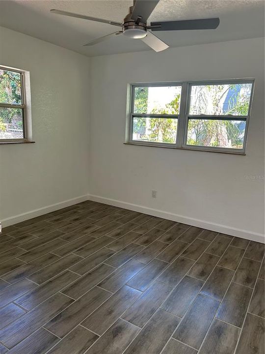 For Sale: $330,000 (2 beds, 1 baths, 979 Square Feet)