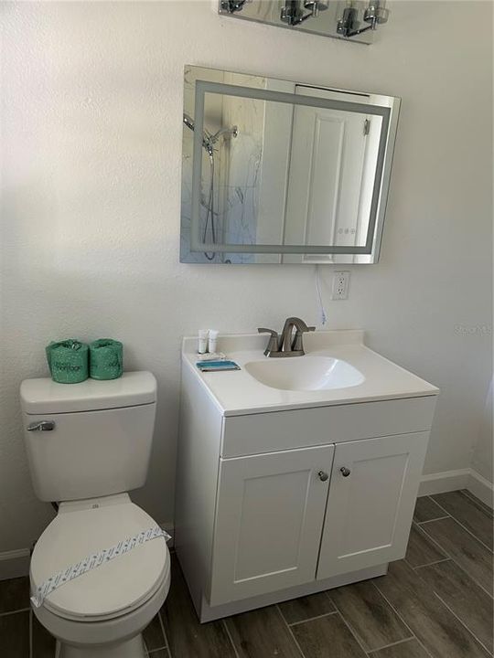 For Sale: $330,000 (2 beds, 1 baths, 979 Square Feet)