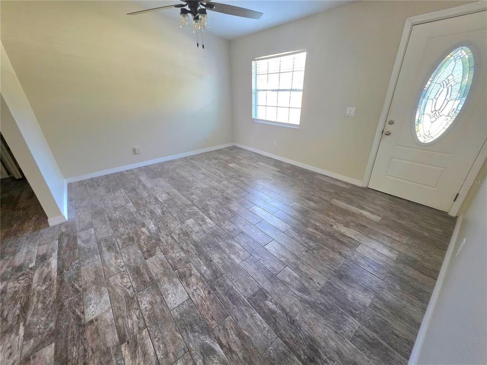 合同活跃: $340,000 (3 贝兹, 2 浴室, 1304 平方英尺)