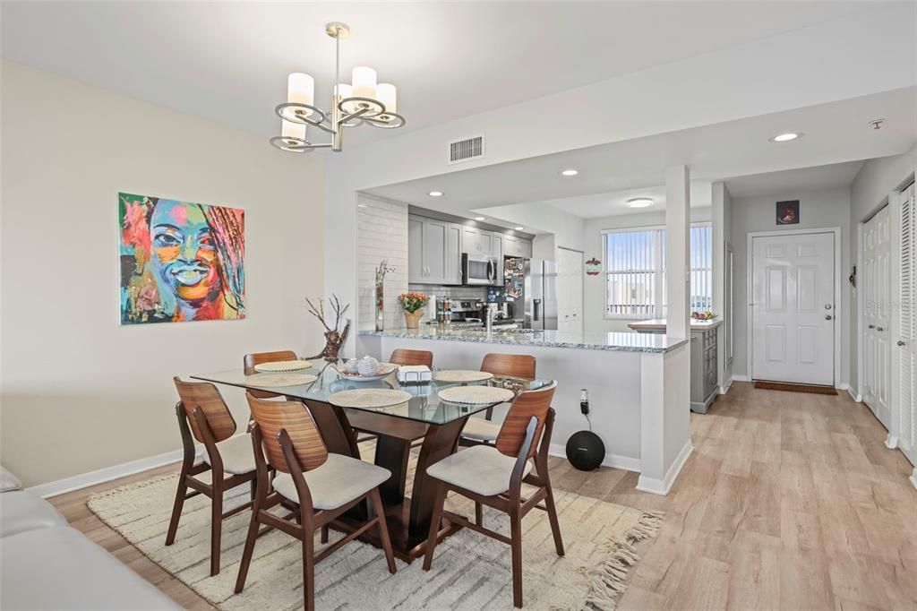 待售: $339,000 (2 贝兹, 2 浴室, 1195 平方英尺)