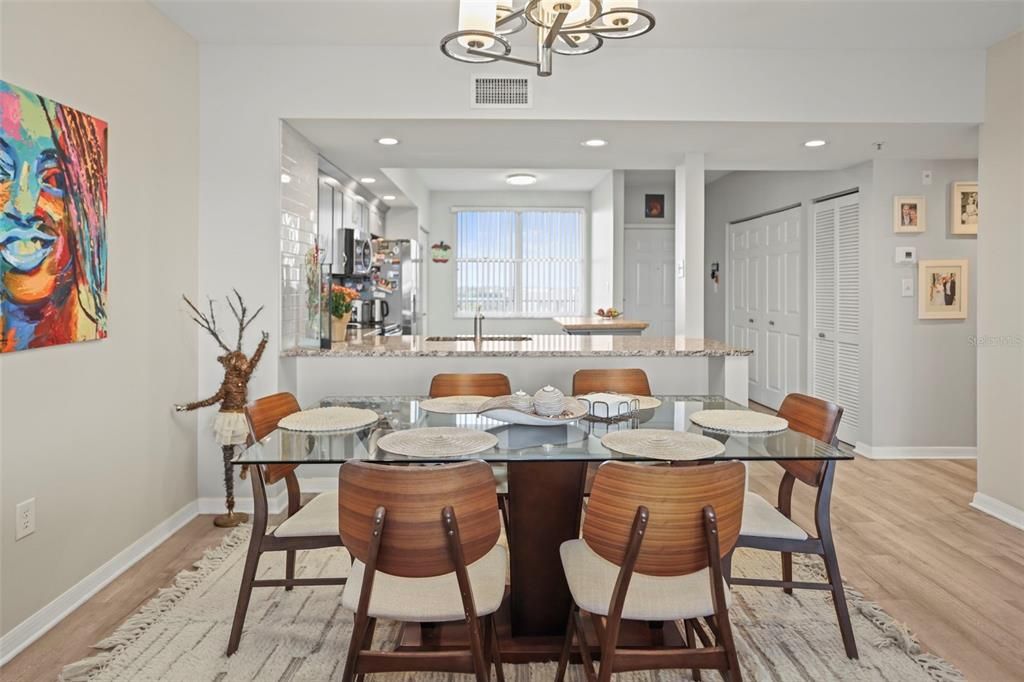 待售: $339,000 (2 贝兹, 2 浴室, 1195 平方英尺)