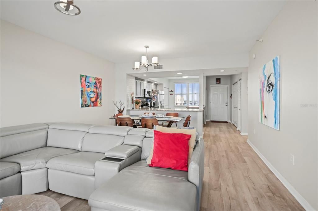 待售: $339,000 (2 贝兹, 2 浴室, 1195 平方英尺)