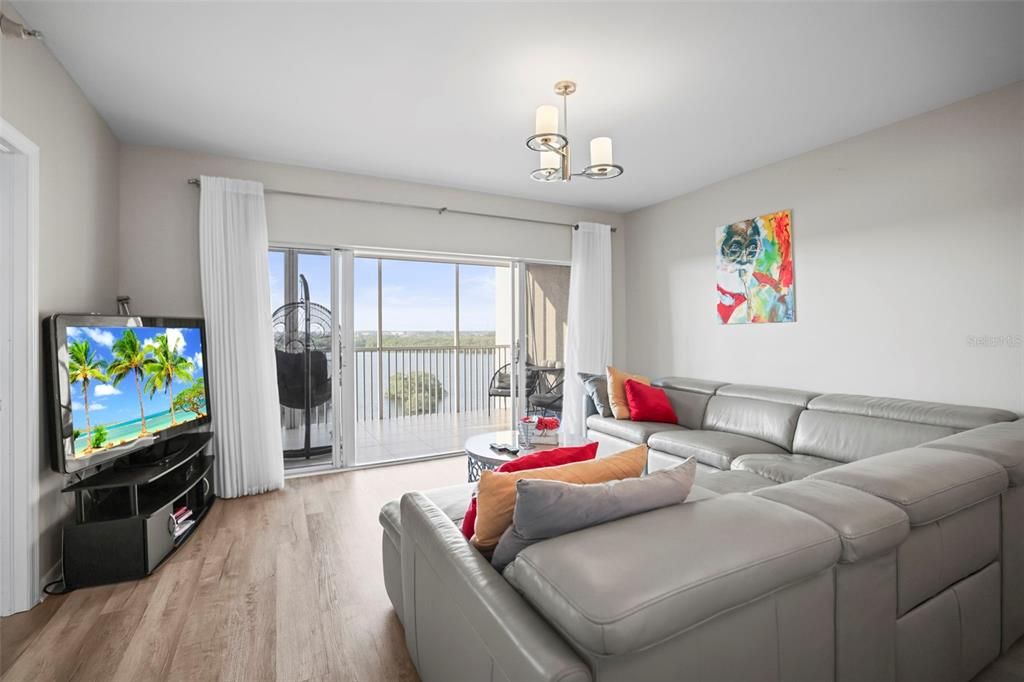 待售: $339,000 (2 贝兹, 2 浴室, 1195 平方英尺)