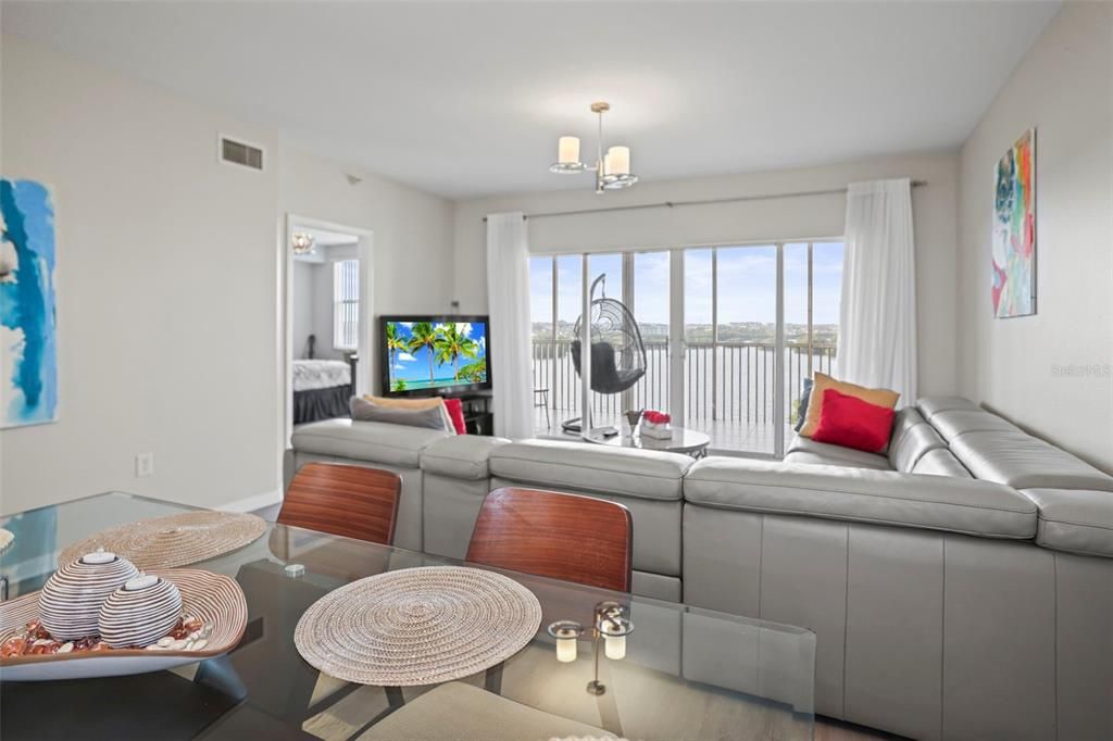 待售: $339,000 (2 贝兹, 2 浴室, 1195 平方英尺)