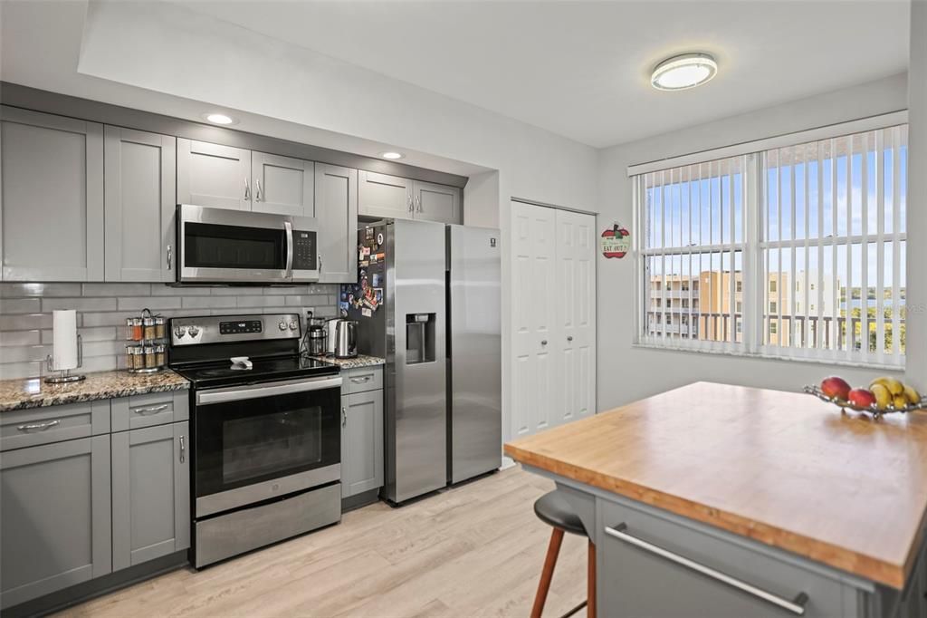 待售: $339,000 (2 贝兹, 2 浴室, 1195 平方英尺)