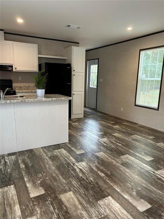 На продажу: $235,000 (2 спален, 2 ванн, 896 Квадратных фут)