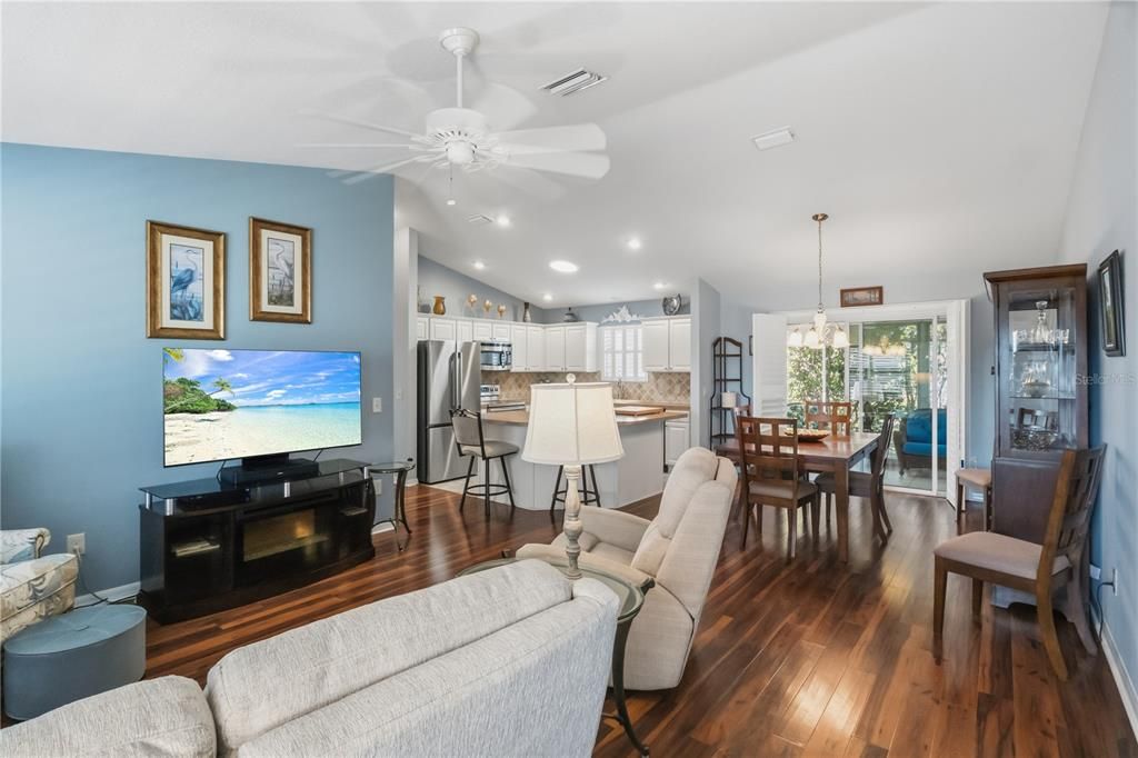 待售: $335,000 (3 贝兹, 2 浴室, 1392 平方英尺)