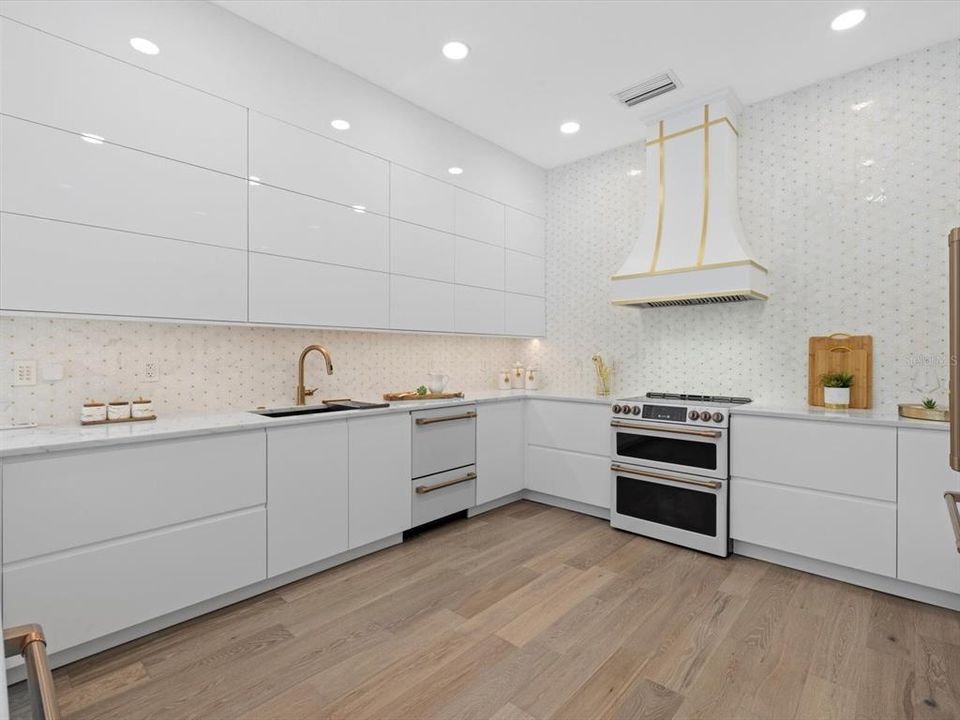 For Rent: $10,500 (4 beds, 3 baths, 5012 Square Feet)