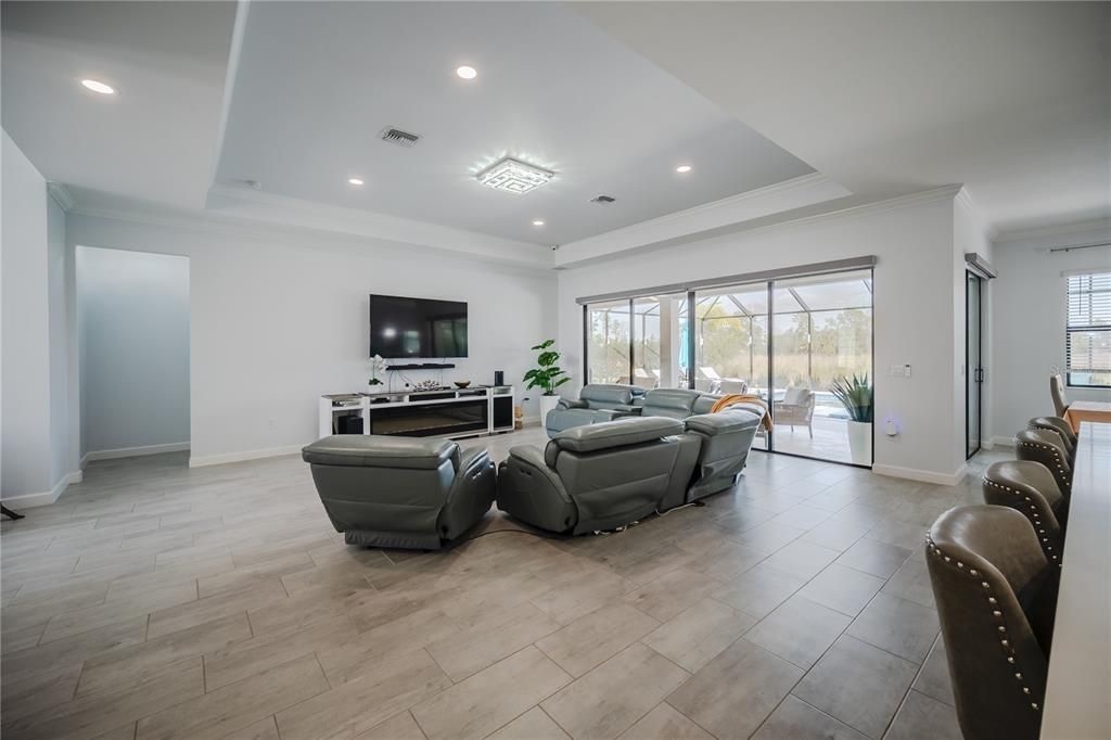 For Rent: $3,900 (3 beds, 3 baths, 2650 Square Feet)